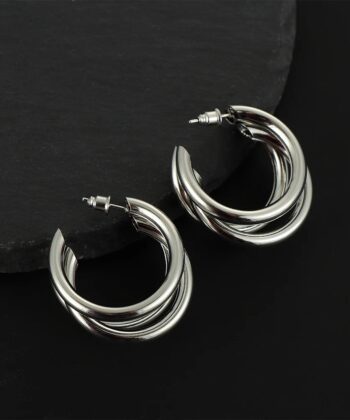 Woman wearing chunky golden Punk Oval Hoop Earrings